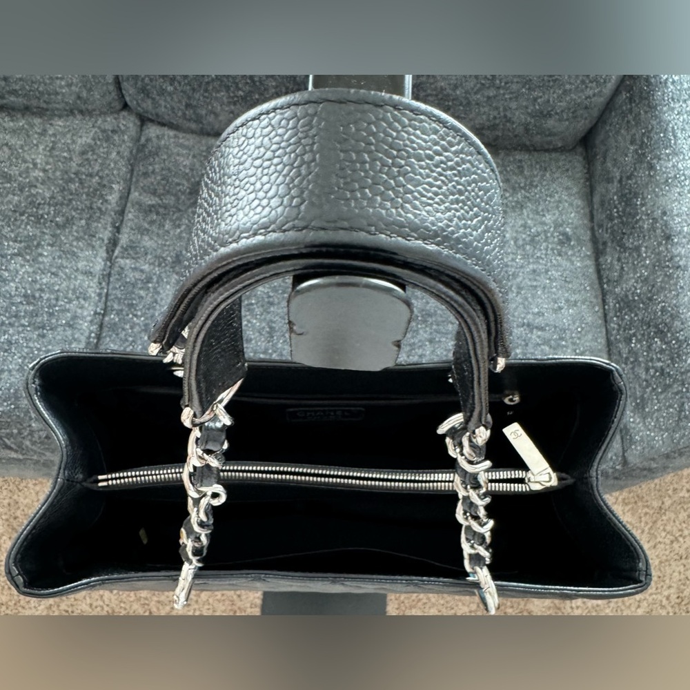 EUC-VGUC Chanel Black Caviar Grand Shopping Tote - Picture 4 of 15